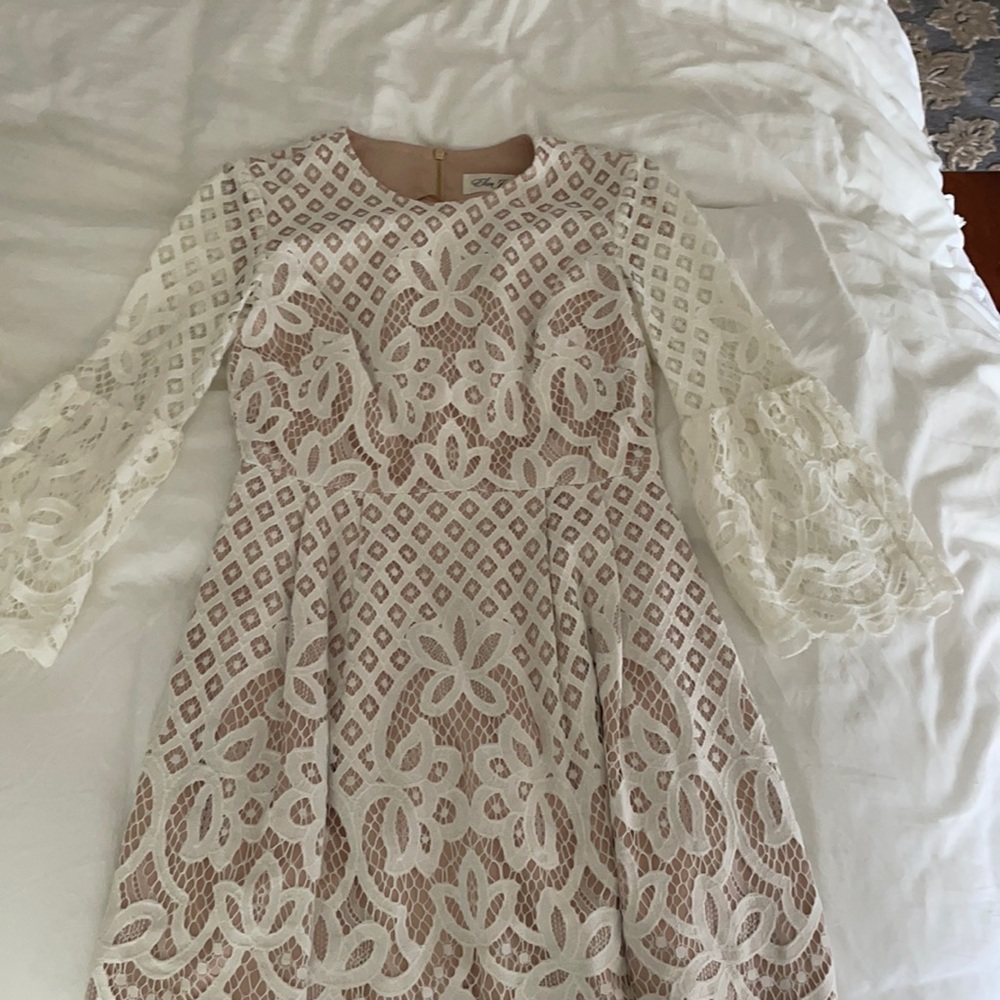 Eliza J ivory lace bell sleeve dress! 0P